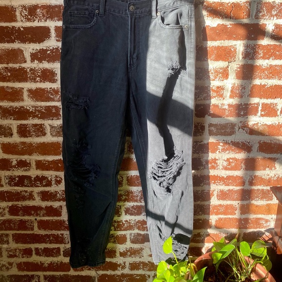 American Eagle black high rise distressed mom jeans - Picture 8 of 8